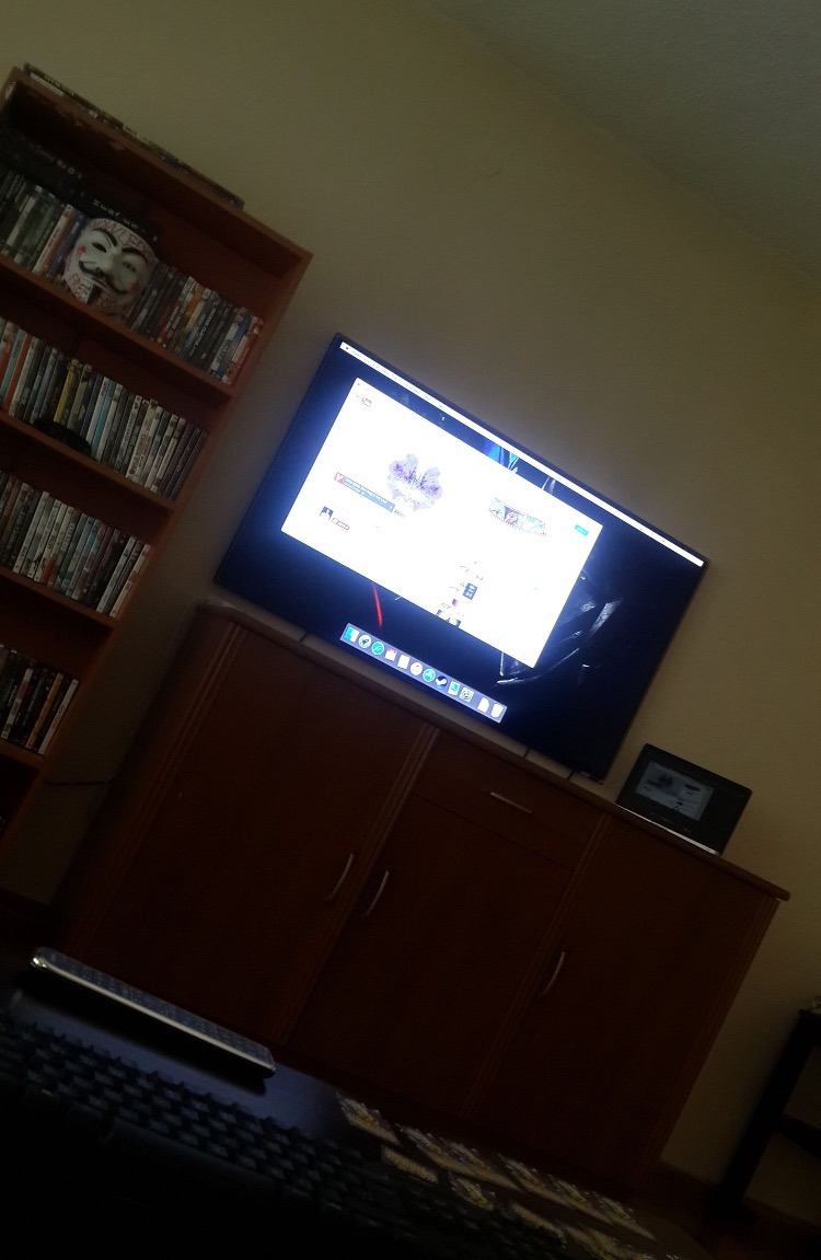 Cure my boredom and stay for free! Only interesting people!